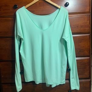 Lululemon - green top - large